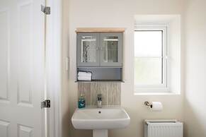 Peak District New Modern Cottage in Buxton