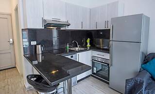 Last Minute Impeccable 2-bed Apartment