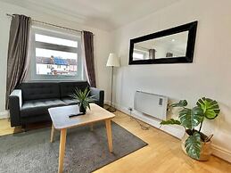 Lovely 2-bed Tree-hole in Northolt Southharrow