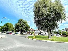 Lovely 2-bed Tree-hole in Northolt Southharrow