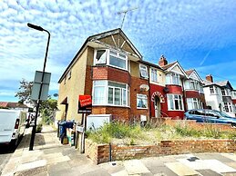 Lovely 2-bed Tree-hole in Northolt Southharrow