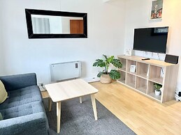 Lovely 2-bed Tree-hole in Northolt Southharrow