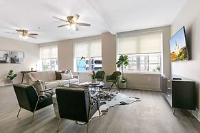 Chic Elegance in the Heart of NOLA: 4-Bedroom Oasis Awaits!