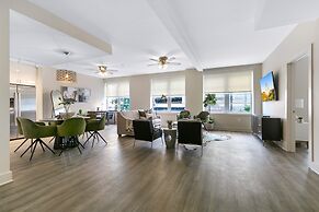 Chic Elegance in the Heart of NOLA: 4-Bedroom Oasis Awaits!