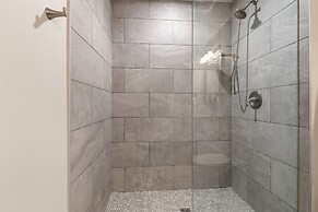 Chic Elegance in the Heart of NOLA: 4-Bedroom Oasis Awaits!