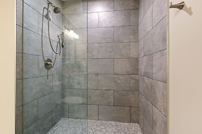 Chic Elegance in the Heart of NOLA: 4-Bedroom Oasis Awaits!