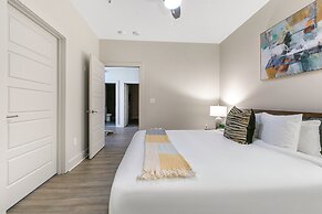 Chic Elegance in the Heart of NOLA: 4-Bedroom Oasis Awaits!