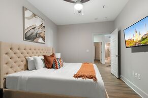 Chic Elegance in the Heart of NOLA: 4-Bedroom Oasis Awaits!