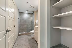 Chic Elegance in the Heart of NOLA: 4-Bedroom Oasis Awaits!