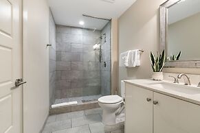 Chic Elegance in the Heart of NOLA: 4-Bedroom Oasis Awaits!