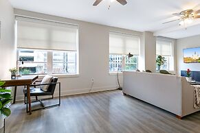 Chic Elegance in the Heart of NOLA: 4-Bedroom Oasis Awaits!