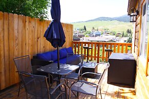 Yellowstone Treasure Guesthouses on the River