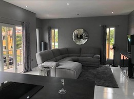 Stunning 3-bed Apartment in Rodney Bay