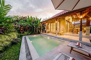 Nyaman Villas by EVDEkimi