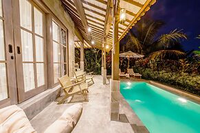 Nyaman Villas by EVDEkimi