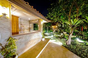 Nyaman Villas by EVDEkimi