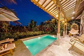 Nyaman Villas by EVDEkimi