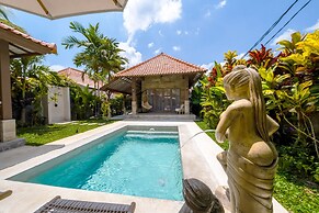 Nyaman Villas by EVDEkimi