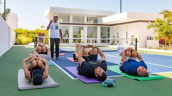 Oceanside Vacation Villa with Private Pool and Resort Amenities v10