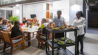 Oceanside Vacation Villa with Private Pool and Resort Amenities v10