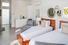 Oceanside Vacation Villa with Private Pool and Resort Amenities v10