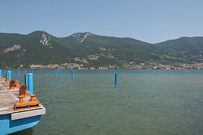 Interno 2 in Iseo With 1 Bedrooms and 1 Bathrooms