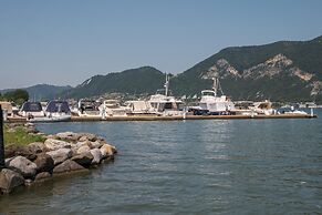 Interno 2 in Iseo With 1 Bedrooms and 1 Bathrooms