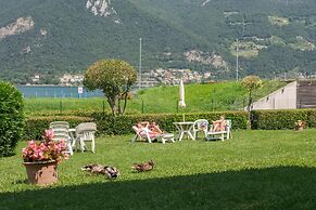 Interno 2 in Iseo With 1 Bedrooms and 1 Bathrooms