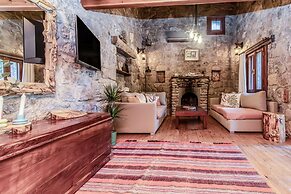 Chic Villa w Fireplace 3 min to Beach in Bodrum