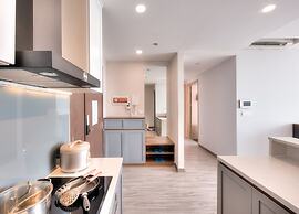 REM Rivergate Garden Pool Signature Apartments