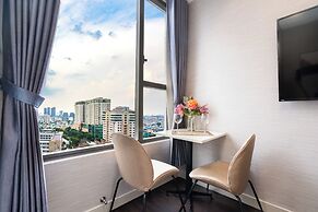 REM Rivergate Garden Pool Signature Apartments