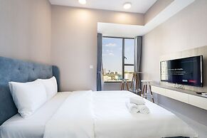 REM Rivergate Garden Pool Signature Apartments