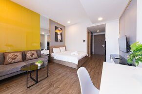 REM Rivergate Garden Pool Signature Apartments