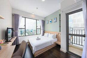 REM Rivergate Garden Pool Signature Apartments