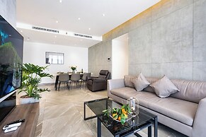 REM Rivergate Garden Pool Signature Apartments