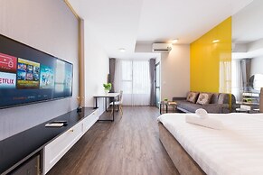 REM Rivergate Garden Pool Signature Apartments