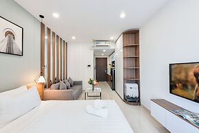 REM Rivergate Garden Pool Signature Apartments