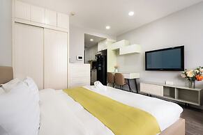 REM Rivergate Garden Pool Signature Apartments