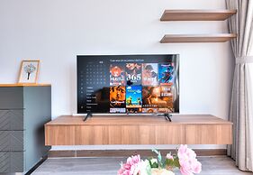 REM Rivergate Garden Pool Signature Apartments