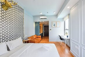 REM Rivergate Garden Pool Signature Apartments