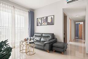 REM Rivergate Garden Pool Signature Apartments