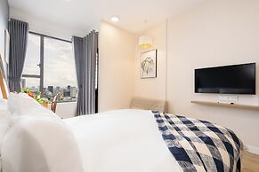 REM Rivergate Garden Pool Signature Apartments