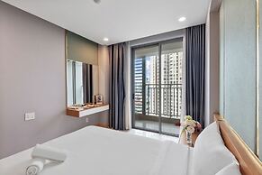 REM Rivergate Garden Pool Signature Apartments