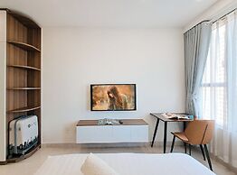 REM Rivergate Garden Pool Signature Apartments