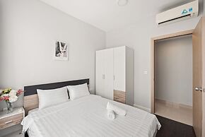 REM Rivergate Garden Pool Signature Apartments