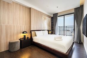 REM Rivergate Garden Pool Signature Apartments