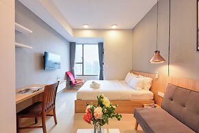 REM Rivergate Garden Pool Signature Apartments