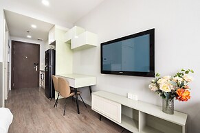 REM Rivergate Garden Pool Signature Apartments