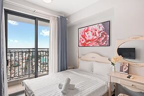 REM Rivergate Garden Pool Signature Apartments