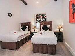 7 Holly Barn